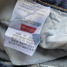 Load image into Gallery viewer, Wrangler Jeans W38 L32