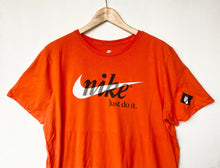 Load image into Gallery viewer, Nike T-shirt (XL)