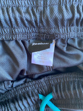 Load image into Gallery viewer, Reebok shorts (M)