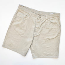 Load image into Gallery viewer, Wrangler Denim Shorts W38
