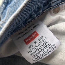 Load image into Gallery viewer, Wrangler Jeans W36 L29