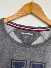 Load image into Gallery viewer, Tommy Hilfiger sweatshirt (XL)