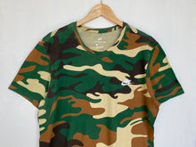 Load image into Gallery viewer, Nike t-shirt (L)