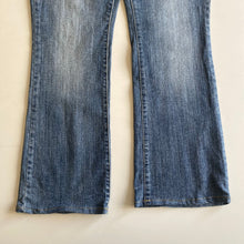 Load image into Gallery viewer, Levi’s Jeans W31 L28
