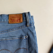 Load image into Gallery viewer, Levi’s 312 W30 L32