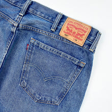 Load image into Gallery viewer, Levi’s 505 Shorts W38