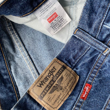 Load image into Gallery viewer, Wrangler Jeans W32 L34