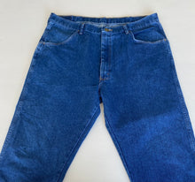 Load image into Gallery viewer, Wrangler Jeans W36 L30