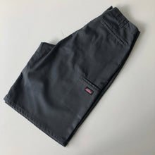 Load image into Gallery viewer, Dickies Shorts W32
