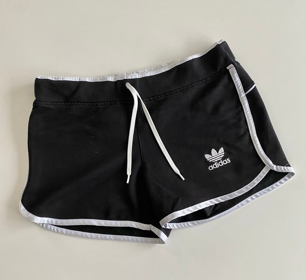 Adidas shorts (L)