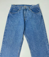 Load image into Gallery viewer, Wrangler Jeans W34 L28