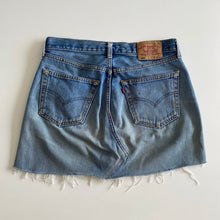 Load image into Gallery viewer, 90s Levi’s denim skirt
