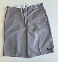 Load image into Gallery viewer, Dickies Shorts W40