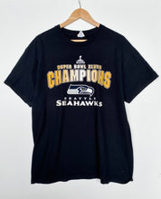 Load image into Gallery viewer, Seatle Seahawks NFL t-shirt (L)