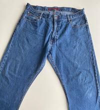 Load image into Gallery viewer, Tommy Hilfiger Jeans W36 L30