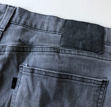 Load image into Gallery viewer, Levi’s Shorts W36