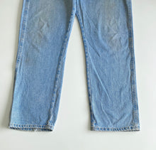 Load image into Gallery viewer, Wrangler Jeans W38 L30