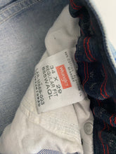 Load image into Gallery viewer, Wrangler Jeans W34 L29