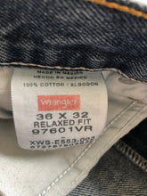 Load image into Gallery viewer, Wrangler Jeans W36 L32