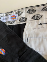Load image into Gallery viewer, Dickies Shorts W34