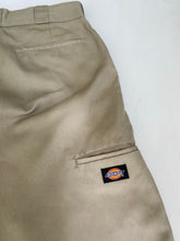 Load image into Gallery viewer, Dickies Shorts W28