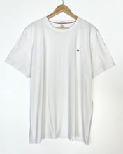 Load image into Gallery viewer, Tommy Hilfiger T-shirt (XL)