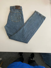 Load image into Gallery viewer, Wrangler Jeans W34 L34