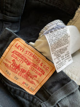 Load image into Gallery viewer, Levi’s 751 W40 L27
