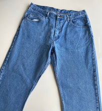 Load image into Gallery viewer, Wrangler Jeans W36 L30