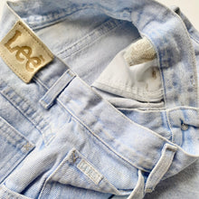 Load image into Gallery viewer, 90s Lee Denim Shorts W26