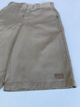 Load image into Gallery viewer, Dickies Shorts W32