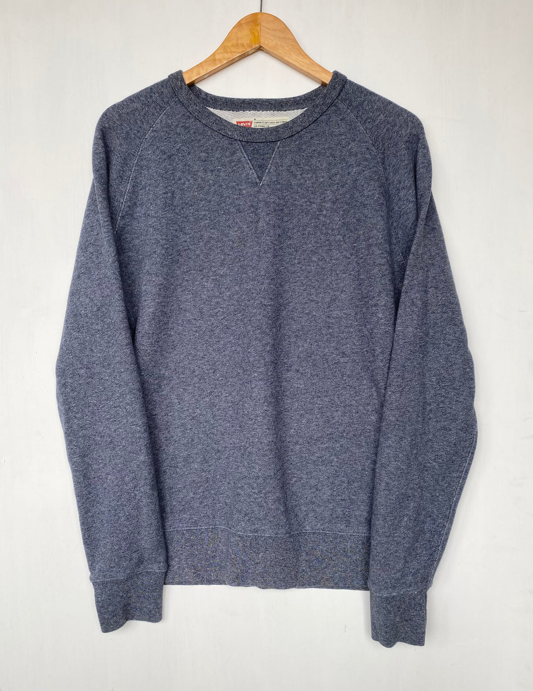 Levi’s sweatshirt (M)