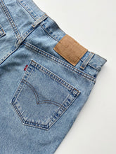Load image into Gallery viewer, 90s Levi’s 550 Denim Shorts W36