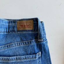 Load image into Gallery viewer, Levi’s 518 W29 L31