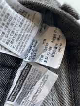 Load image into Gallery viewer, Levis 569 Shorts W36