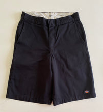 Load image into Gallery viewer, Dickies Shorts W32