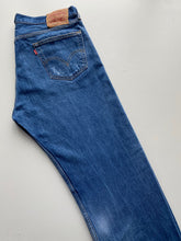 Load image into Gallery viewer, Levi’s 501 W38 L32