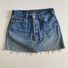 Load image into Gallery viewer, 90s Levi’s denim skirt