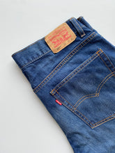 Load image into Gallery viewer, Levi’s 505 W33 L28