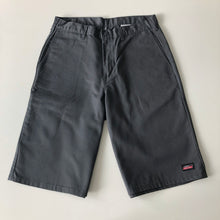 Load image into Gallery viewer, Dickies Shorts W32