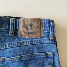 Load image into Gallery viewer, Wrangler Jeans W38 L30