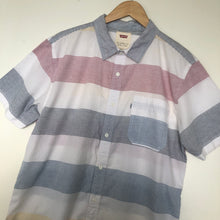 Load image into Gallery viewer, Levi’s shirt (L)