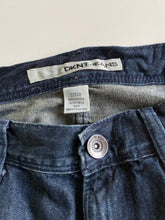 Load image into Gallery viewer, DKNY Jeans W32 L32