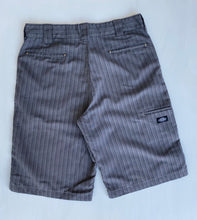 Load image into Gallery viewer, Dickies Shorts W32