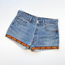 Load image into Gallery viewer, 90s Levi’s Shorts W30