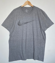 Load image into Gallery viewer, Nike t-shirt (XL)