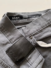 Load image into Gallery viewer, DKNY Jeans W30 L32