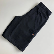 Load image into Gallery viewer, Dickies Shorts W38