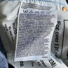 Load image into Gallery viewer, 90s Levi’s denim skirt