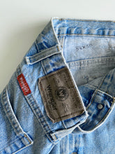 Load image into Gallery viewer, Wrangler Jeans W38 L30
